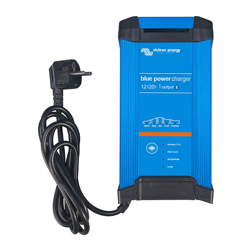 Blue Smart IP22 Charger 12/20 (1)